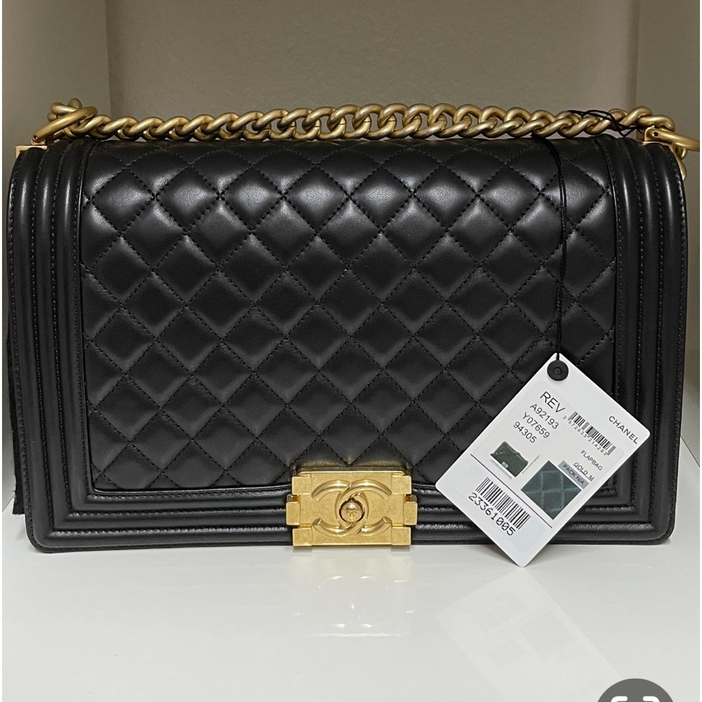 Chanel boy new medium size comes with tags, box dust bag and authenticity card